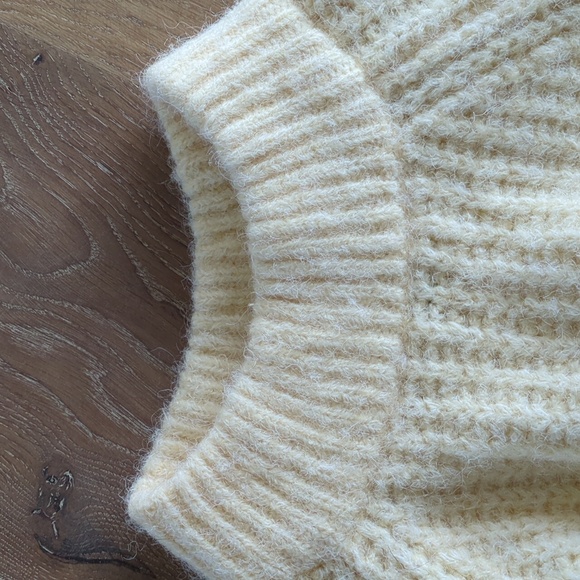 Knit sweater size small cream/off white color - Picture 2 of 6